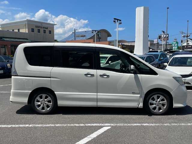 日産 セレナ ハイウェイスター Sハイブリッド 長崎県 2012(平24)年 13.5万km ブリリアントホワイトパール ワンオーナー/純正メモリーナビ/CD/DVD/BT/フルセグTV/バックカメラ/両側パワースライドドア/フリップダウンモニター/クルーズコントロール/キセノンオートライト/ETC