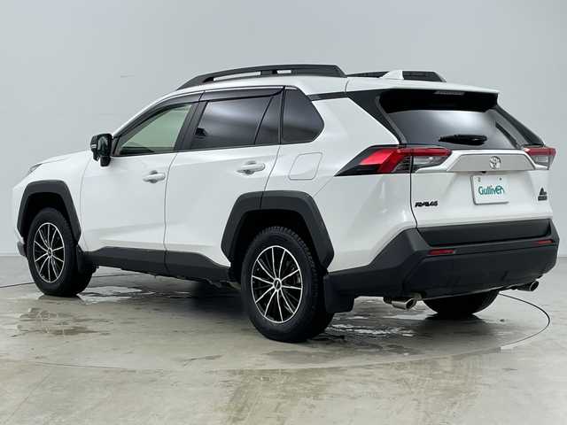 トヨタ ＲＡＶ４ アドベンチャー オフロードPKGⅡ 道央・札幌 2023(令5)年 4.4万km スーパーホワイトⅡ ・4WD/・寒冷地仕様/・純正ナビ/・BT&フルセグTV&Miracast/・バックカメラ/・レーダークルーズコントロール/・レザーシート/・D席メモリ付パワーシート/・前席シートヒーター&ベンチレーション/・ステアリングヒーター/・パワーバックドア/・ダウンヒルアシストコントロール/・デジタルインナーミラー/・ビルトインETC/・コーナーセンサー/・LEDヘッドライト/・オートライト/・オートマチックハイビーム/・フォグランプ/・プッシュスタート/・スマートキー
