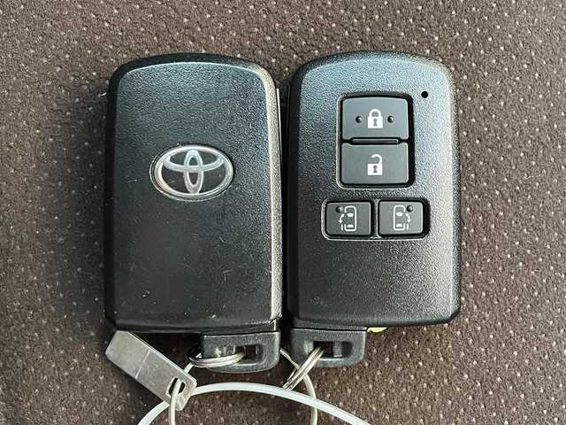 トヨタ シエンタ G クエロ 滋賀県 2019(令1)年 3.7万km ホワイトパールクリスタルシャイン 社外ナビ/フルセグTV/Bluetooth/全周囲カメラ/ドライブレコーダー/プリクラッシュセーフティ/レーンキープアシスト/クリアランスソナー/両側パワースライドドア/プッシュスタート/スマートキー/スペアキー/革巻きステアリング/ハーフレザーシート/LEDヘッドライト/オートライト/ETC