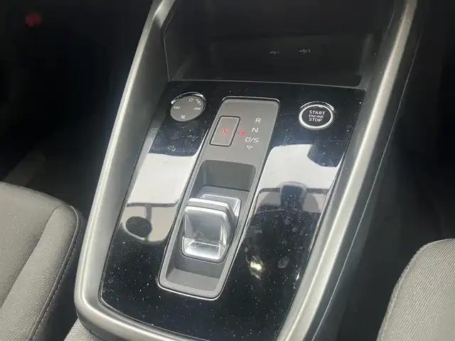 アウディ Ａ３ SB 30TFSI アドバンスド 愛知県 2022(令4)年 2.9万km ブリリアントレッド ワンオーナー/純正メーカーナビ/地デジ　フルセグ/Bluetooth/アダプティブクルーズアシスト/シートヒーター/アドバンストキー×2ケ/リアビューカメラ/ビルトイン2.0ETC/LEDヘッドライト/オートライト/パドルシフト/ドライブレコーダー/純正17インチアルミ/保証書取説有り