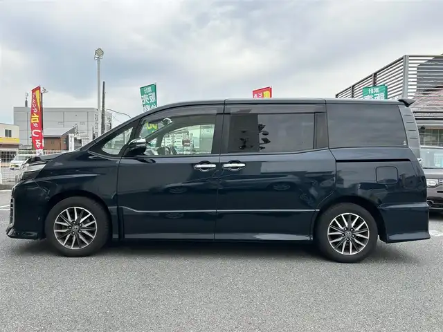 トヨタ ヴォクシー ZS 煌Ⅱ 奈良県 2016(平28)年 12.2万km ブラッキッシュアゲハガラスフレーク ワンオーナー/純正ナビ（NSZN-266T）/純正フリップダウン/純正16インチナビ/バックカメラ/フルセグTV/ブルートゥース/サンシェード/両側パワースライドドア/衝突軽減ブレーキ/スタットレス付き/電格ミラー/オートライト/フォグライト/保証書/取扱説明書
