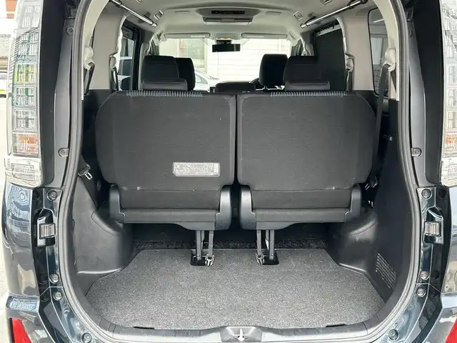 トヨタ ヴォクシー ZS 煌Ⅱ 奈良県 2016(平28)年 12.2万km ブラッキッシュアゲハガラスフレーク ワンオーナー/純正ナビ（NSZN-266T）/純正フリップダウン/純正16インチナビ/バックカメラ/フルセグTV/ブルートゥース/サンシェード/両側パワースライドドア/衝突軽減ブレーキ/スタットレス付き/電格ミラー/オートライト/フォグライト/保証書/取扱説明書
