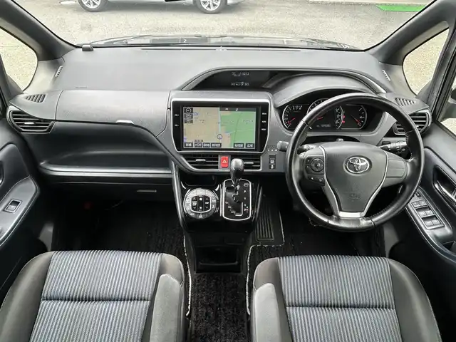 トヨタ ヴォクシー ZS 煌Ⅱ 奈良県 2016(平28)年 12.2万km ブラッキッシュアゲハガラスフレーク ワンオーナー/純正ナビ（NSZN-266T）/純正フリップダウン/純正16インチナビ/バックカメラ/フルセグTV/ブルートゥース/サンシェード/両側パワースライドドア/衝突軽減ブレーキ/スタットレス付き/電格ミラー/オートライト/フォグライト/保証書/取扱説明書
