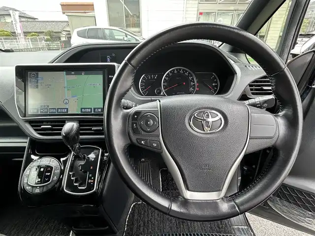 トヨタ ヴォクシー ZS 煌Ⅱ 奈良県 2016(平28)年 12.2万km ブラッキッシュアゲハガラスフレーク ワンオーナー/純正ナビ（NSZN-266T）/純正フリップダウン/純正16インチナビ/バックカメラ/フルセグTV/ブルートゥース/サンシェード/両側パワースライドドア/衝突軽減ブレーキ/スタットレス付き/電格ミラー/オートライト/フォグライト/保証書/取扱説明書
