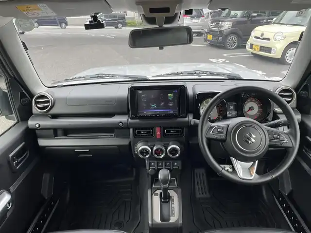 スズキ ジムニー シエラ JC 長崎県 2020(令2)年 1.9万km シルキーシルバーメタリック ワンオーナー/社外SDナビ/・AM/FM/BT/フルセグTV/クルーズコントロール/ステアリングスイッチ/ETC/前席シートヒーター/革調シートカバー/前方ドライブレコーダー/ライトウォッシャー/ラバー調フロアマット/純正オプションフロントグリル/純正マッドガード/背面タイヤ/背面タイヤカバー/HONESTクリア給油口カバー/保証書/取扱説明書/スペアキー/純正グリル積載/純正給油口カバー積載