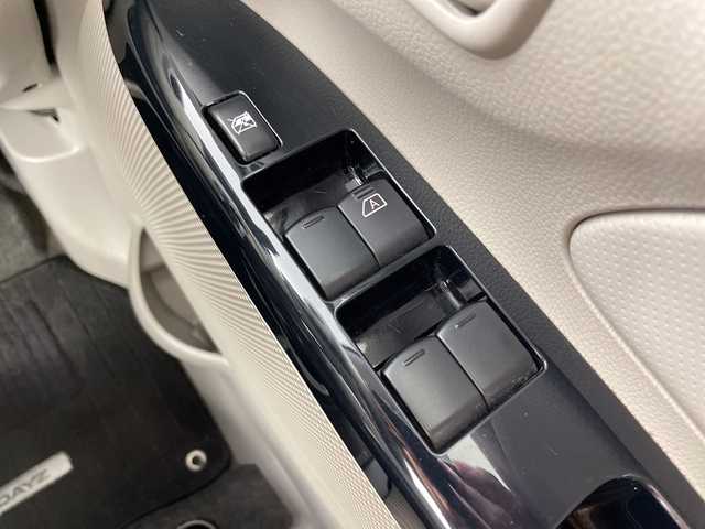 日産 デイズ S 道央・札幌 2018(平30)年 7.1万km ブラック ・4WD/・社外ナビ&CD/・エマージェンシーブレーキ/・社外エンジンスターター/・運転席シートヒーター/・アイドリングストップ/・ベンチシート/・ヘッドライトレベライザー/・横滑り防止/・ドアバイザー