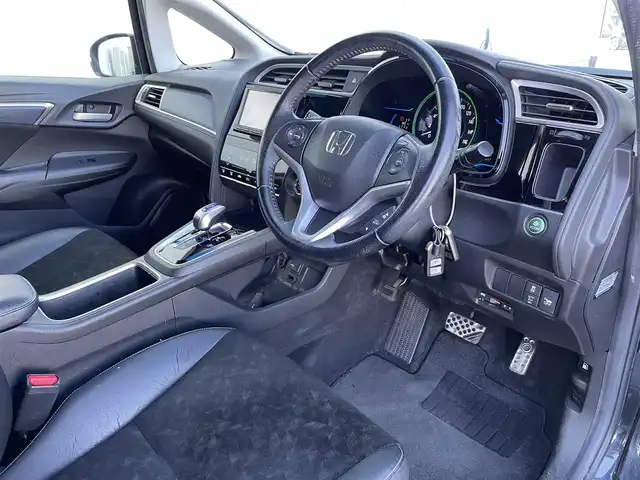 ホンダ シャトル ハイブリッド X スタイルエディション 佐賀県 2016(平28)年 9.4万km ミッドナイトブルービームM 純正メモリーナビゲーション/・フルセグTV/CD/DVD/SD/USB/Bluetooth/バックカメラ/前方ドライブレコーダー/ビルトインETC/ハーフレザーシート/ISOFIX対応/革巻きステアリング/ステアリングリモコン/社外15インチアルミホイール/純正LEDヘッドライト/純正フォグランプ/純正フロアマット/純正ドアバイザ―/新車保証書/取扱説明書/スペアキー１本/クルーズコントロール/シティブレーキアクティブシステム/横滑り防止装置