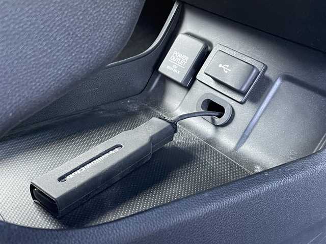 ホンダ シャトル ハイブリッド X スタイルエディション 佐賀県 2016(平28)年 9.4万km ミッドナイトブルービームM 純正メモリーナビゲーション/・フルセグTV/CD/DVD/SD/USB/Bluetooth/バックカメラ/前方ドライブレコーダー/ビルトインETC/ハーフレザーシート/ISOFIX対応/革巻きステアリング/ステアリングリモコン/社外15インチアルミホイール/純正LEDヘッドライト/純正フォグランプ/純正フロアマット/純正ドアバイザ―/新車保証書/取扱説明書/スペアキー１本/クルーズコントロール/シティブレーキアクティブシステム/横滑り防止装置