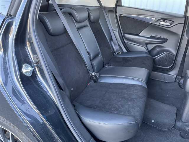 ホンダ シャトル ハイブリッド X スタイルエディション 佐賀県 2016(平28)年 9.4万km ミッドナイトブルービームM 純正メモリーナビゲーション/・フルセグTV/CD/DVD/SD/USB/Bluetooth/バックカメラ/前方ドライブレコーダー/ビルトインETC/ハーフレザーシート/ISOFIX対応/革巻きステアリング/ステアリングリモコン/社外15インチアルミホイール/純正LEDヘッドライト/純正フォグランプ/純正フロアマット/純正ドアバイザ―/新車保証書/取扱説明書/スペアキー１本/クルーズコントロール/シティブレーキアクティブシステム/横滑り防止装置