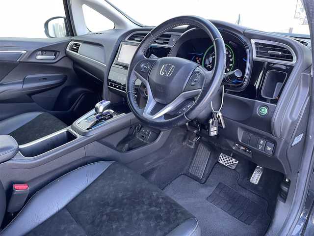 ホンダ シャトル ハイブリッド X スタイルエディション 佐賀県 2016(平28)年 9.4万km ミッドナイトブルービームM 純正メモリーナビゲーション/・フルセグTV/CD/DVD/SD/USB/Bluetooth/バックカメラ/前方ドライブレコーダー/ビルトインETC/ハーフレザーシート/ISOFIX対応/革巻きステアリング/ステアリングリモコン/社外15インチアルミホイール/純正LEDヘッドライト/純正フォグランプ/純正フロアマット/純正ドアバイザ―/新車保証書/取扱説明書/スペアキー１本/クルーズコントロール/シティブレーキアクティブシステム/横滑り防止装置