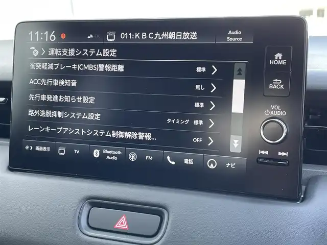 ホンダ ヴェゼル ハイブリッド RS 佐賀県 2025(令7)年 0.1千km プラチナホワイトパール 登録済未使用車/登録時走行距離3km/純正Honda CONNECTディスプレー/・フルセグTV/AM/FM/USB/Bluetooth/・Apple Car Play/Android Auto/バックカメラ/ビルトインETC2.0/ハンズフリーパワーテールゲート(予約クローズ機能付)/リバース連動ドアミラー/電子パーキングブレーキ/・BRAKE HOLD機能/置くだけ充電/ハーフレザーシート/DN席シートヒーター/ISOFIX対応/パドルシフト/革巻きステアリング/ステアリングヒーター/ステアリングリモコン/純正18インチアルミホイール/純正LEDヘッドライト/・オートマチックハイビーム/純正LEDフォグランプ/新車保証書/記録簿/取扱説明書/スペアキー１本/ホンダセンシング/・アダプティブクルーズコントロール/・衝突被害軽減ブレーキ/・路外逸脱抑制機能/・先行車発進お知らせ機能/・レーンキープアシストシステム/・ブラインドスポットインフォメーションシステム/・標識認識機能