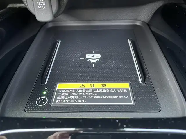 ホンダ ヴェゼル ハイブリッド RS 佐賀県 2025(令7)年 0.1千km プラチナホワイトパール 登録済未使用車/登録時走行距離3km/純正Honda CONNECTディスプレー/・フルセグTV/AM/FM/USB/Bluetooth/・Apple Car Play/Android Auto/バックカメラ/ビルトインETC2.0/ハンズフリーパワーテールゲート(予約クローズ機能付)/リバース連動ドアミラー/電子パーキングブレーキ/・BRAKE HOLD機能/置くだけ充電/ハーフレザーシート/DN席シートヒーター/ISOFIX対応/パドルシフト/革巻きステアリング/ステアリングヒーター/ステアリングリモコン/純正18インチアルミホイール/純正LEDヘッドライト/・オートマチックハイビーム/純正LEDフォグランプ/新車保証書/記録簿/取扱説明書/スペアキー１本/ホンダセンシング/・アダプティブクルーズコントロール/・衝突被害軽減ブレーキ/・路外逸脱抑制機能/・先行車発進お知らせ機能/・レーンキープアシストシステム/・ブラインドスポットインフォメーションシステム/・標識認識機能
