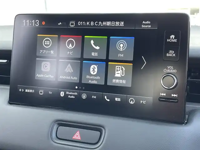 ホンダ ヴェゼル ハイブリッド RS 佐賀県 2025(令7)年 0.1千km プラチナホワイトパール 登録済未使用車/登録時走行距離3km/純正Honda CONNECTディスプレー/・フルセグTV/AM/FM/USB/Bluetooth/・Apple Car Play/Android Auto/バックカメラ/ビルトインETC2.0/ハンズフリーパワーテールゲート(予約クローズ機能付)/リバース連動ドアミラー/電子パーキングブレーキ/・BRAKE HOLD機能/置くだけ充電/ハーフレザーシート/DN席シートヒーター/ISOFIX対応/パドルシフト/革巻きステアリング/ステアリングヒーター/ステアリングリモコン/純正18インチアルミホイール/純正LEDヘッドライト/・オートマチックハイビーム/純正LEDフォグランプ/新車保証書/記録簿/取扱説明書/スペアキー１本/ホンダセンシング/・アダプティブクルーズコントロール/・衝突被害軽減ブレーキ/・路外逸脱抑制機能/・先行車発進お知らせ機能/・レーンキープアシストシステム/・ブラインドスポットインフォメーションシステム/・標識認識機能