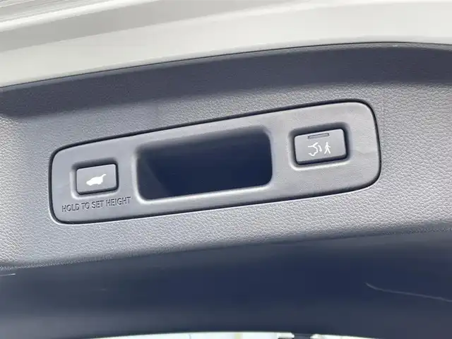 ホンダ ヴェゼル ハイブリッド RS 佐賀県 2025(令7)年 0.1千km プラチナホワイトパール 登録済未使用車/登録時走行距離3km/純正Honda CONNECTディスプレー/・フルセグTV/AM/FM/USB/Bluetooth/・Apple Car Play/Android Auto/バックカメラ/ビルトインETC2.0/ハンズフリーパワーテールゲート(予約クローズ機能付)/リバース連動ドアミラー/電子パーキングブレーキ/・BRAKE HOLD機能/置くだけ充電/ハーフレザーシート/DN席シートヒーター/ISOFIX対応/パドルシフト/革巻きステアリング/ステアリングヒーター/ステアリングリモコン/純正18インチアルミホイール/純正LEDヘッドライト/・オートマチックハイビーム/純正LEDフォグランプ/新車保証書/記録簿/取扱説明書/スペアキー１本/ホンダセンシング/・アダプティブクルーズコントロール/・衝突被害軽減ブレーキ/・路外逸脱抑制機能/・先行車発進お知らせ機能/・レーンキープアシストシステム/・ブラインドスポットインフォメーションシステム/・標識認識機能