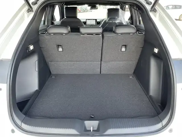 ホンダ ヴェゼル ハイブリッド RS 佐賀県 2025(令7)年 0.1千km プラチナホワイトパール 登録済未使用車/登録時走行距離3km/純正Honda CONNECTディスプレー/・フルセグTV/AM/FM/USB/Bluetooth/・Apple Car Play/Android Auto/バックカメラ/ビルトインETC2.0/ハンズフリーパワーテールゲート(予約クローズ機能付)/リバース連動ドアミラー/電子パーキングブレーキ/・BRAKE HOLD機能/置くだけ充電/ハーフレザーシート/DN席シートヒーター/ISOFIX対応/パドルシフト/革巻きステアリング/ステアリングヒーター/ステアリングリモコン/純正18インチアルミホイール/純正LEDヘッドライト/・オートマチックハイビーム/純正LEDフォグランプ/新車保証書/記録簿/取扱説明書/スペアキー１本/ホンダセンシング/・アダプティブクルーズコントロール/・衝突被害軽減ブレーキ/・路外逸脱抑制機能/・先行車発進お知らせ機能/・レーンキープアシストシステム/・ブラインドスポットインフォメーションシステム/・標識認識機能