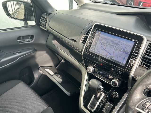 日産 セレナ ハイウェイスター Vセレクション 山形県 2018(平30)年 12.1万km ダイヤモンドブラック ワンオーナー/４WD/エマージェンシーブレーキ/プロパイロット/純正SDナビ/（CD/DVD/SD/Bluetooth/iPod/フルセグ/AM/FM)/テレビキャンセラー/ETC/フリップダウンモニター/両側パワースライドドア/インテリジェントパーキングアシスト/前後コーナーセンサー/アイドリングストップ/スマートキー×２/純正フロアマット/純正アルミホイール/オートLEDライト/フォグランプ/社外冬タイヤ積込み/取扱説明書/記録簿