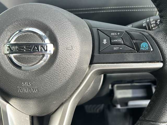日産 セレナ ハイウェイスター Vセレクション 山形県 2018(平30)年 12.1万km ダイヤモンドブラック ワンオーナー/４WD/エマージェンシーブレーキ/プロパイロット/純正SDナビ/（CD/DVD/SD/Bluetooth/iPod/フルセグ/AM/FM)/テレビキャンセラー/ETC/フリップダウンモニター/両側パワースライドドア/インテリジェントパーキングアシスト/前後コーナーセンサー/アイドリングストップ/スマートキー×２/純正フロアマット/純正アルミホイール/オートLEDライト/フォグランプ/社外冬タイヤ積込み/取扱説明書/記録簿