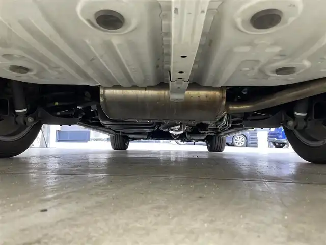 トヨタ エスティマ アエラス スマート 滋賀県 2016(平28)年 5.3万km ホワイトパールクリスタルシャイン 禁煙車/純正ナビ/（CD/DVD/SD/Bluetooth/フルセグTV）/バックカメラ/ビルトインETC/前後ドライブレコーダー/両側電動スライドドア/プリクラッシュセーフティー/レーンディパーチャーアラート/革巻きステアリング/クルーズコントロール/ステアリングリモコン/LEDヘッドライト/フォグランプ/オートヘッドライト/オートマチックハイビーム/レザーシート/前席シートヒーター/AC100V/純正アルミホイール/純正フロアマット/オートリトラーミラー/スペアキー1本
