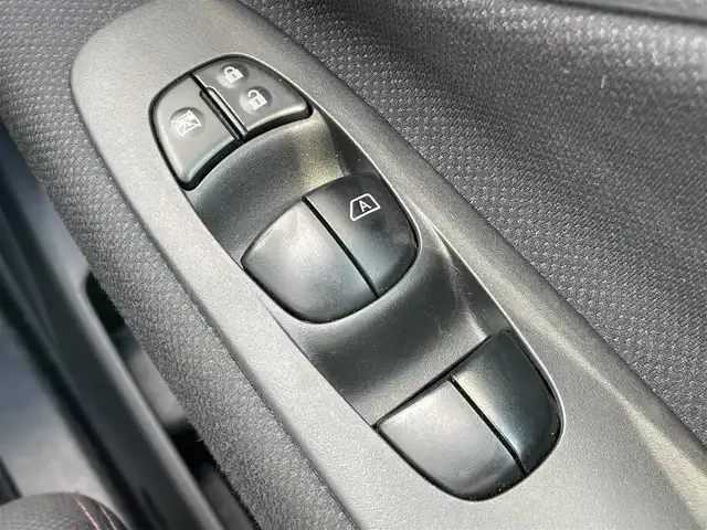 日産 セレナ ハイウェイスター Sハイブリッド 千葉県 2012(平24)年 6.5万km スーパーブラック 純正ナビ/　フルセグ/BT/DVD/CD/MSV/ビルトインETC/アイドリングストップ/クルーズコントロール/片側パワースライドドア/HIDヘッドライト/オートライト/フォグライト/スマートキー/プッシュスタート/社外１６インチAW/純正AW車載