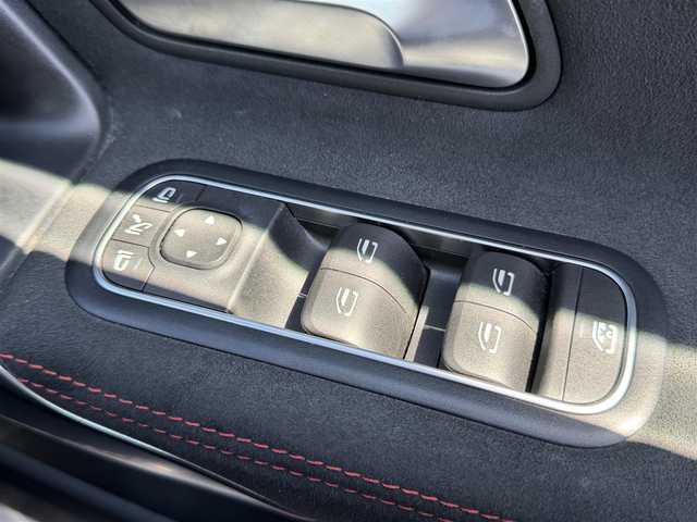 メルセデス・ベンツ ＣＬＡ２００ｄ Sブレーク AMGライン 兵庫県 2021(令3)年 4.7万km 白 純正ナビ/(BT/USB/フルセグTV)/全周囲カメラ/ETC2.0/衝突軽減ブレーキ/レーダークルーズコントロール/前後コーナーセンサー/ハーフレザーシート/前席シートヒーター/前席パワーシート/電動パーキングブレーキ/LEDヘッドライト/オートライト/フォグランプ/ステアリングリモコン/スマートキー/電動格納ミラー/純正フロアマット/純正アルミ18インチ