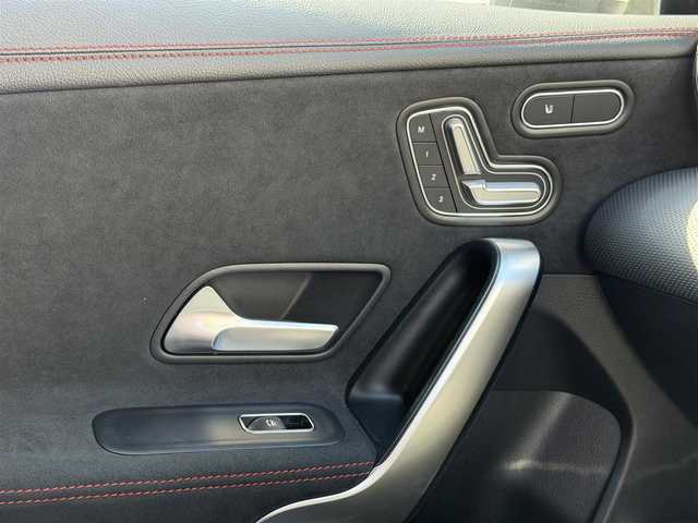 メルセデス・ベンツ ＣＬＡ２００ｄ Sブレーク AMGライン 兵庫県 2021(令3)年 4.7万km 白 純正ナビ/(BT/USB/フルセグTV)/全周囲カメラ/ETC2.0/衝突軽減ブレーキ/レーダークルーズコントロール/前後コーナーセンサー/ハーフレザーシート/前席シートヒーター/前席パワーシート/電動パーキングブレーキ/LEDヘッドライト/オートライト/フォグランプ/ステアリングリモコン/スマートキー/電動格納ミラー/純正フロアマット/純正アルミ18インチ