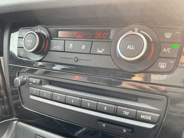 ＢＭＷ Ｘ１ sDrive 20i スポーツ 神奈川県 2014(平26)年 6.5万km ディープシーブルー 純正HDDナビ/社外地デジTV/社外後席モニター/スマートキー　2本/プッシュスタート/ビルトインETC/HIDヘッドライト/前後フォグランプ/横滑り防止装置/アイドリングストップ/保証書/取扱説明書