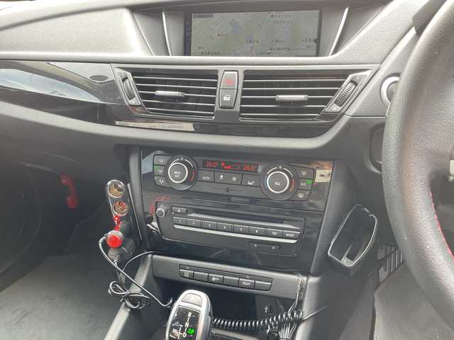 ＢＭＷ Ｘ１ sDrive 20i スポーツ 神奈川県 2014(平26)年 6.5万km ディープシーブルー 純正HDDナビ/社外地デジTV/社外後席モニター/スマートキー　2本/プッシュスタート/ビルトインETC/HIDヘッドライト/前後フォグランプ/横滑り防止装置/アイドリングストップ/保証書/取扱説明書