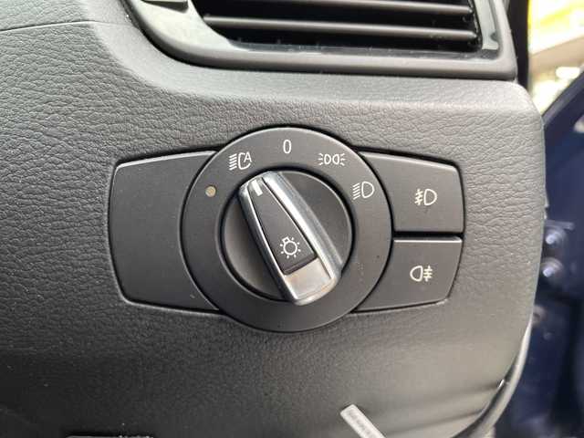 ＢＭＷ Ｘ１ sDrive 20i スポーツ 神奈川県 2014(平26)年 6.5万km ディープシーブルー 純正HDDナビ/社外地デジTV/社外後席モニター/スマートキー　2本/プッシュスタート/ビルトインETC/HIDヘッドライト/前後フォグランプ/横滑り防止装置/アイドリングストップ/保証書/取扱説明書