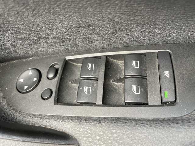 ＢＭＷ Ｘ１ sDrive 20i スポーツ 神奈川県 2014(平26)年 6.5万km ディープシーブルー 純正HDDナビ/社外地デジTV/社外後席モニター/スマートキー　2本/プッシュスタート/ビルトインETC/HIDヘッドライト/前後フォグランプ/横滑り防止装置/アイドリングストップ/保証書/取扱説明書