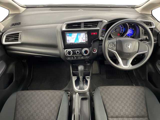 ホンダ フィット 13G Fパッケージ 鹿児島県 2013(平25)年 7万km プレミアムホワイトパール 代車申請中 落札不可/純正SDナビ/(BT/CD/DVD/FM/AM/ワンセグTV)/バックカメラ/ETC/アイドリングストップ/ステアリングスイッチ/カーテンエアバッグ/スペアキー/純正フロアマット/純正ドアバイザー/社外前方ドライブレコーダー/保証書/取扱説明書