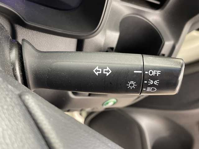 ホンダ フィット 13G Fパッケージ 鹿児島県 2013(平25)年 7万km プレミアムホワイトパール 代車申請中 落札不可/純正SDナビ/(BT/CD/DVD/FM/AM/ワンセグTV)/バックカメラ/ETC/アイドリングストップ/ステアリングスイッチ/カーテンエアバッグ/スペアキー/純正フロアマット/純正ドアバイザー/社外前方ドライブレコーダー/保証書/取扱説明書