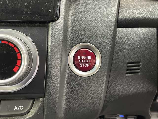 ホンダ フィット 13G Fパッケージ 鹿児島県 2013(平25)年 7万km プレミアムホワイトパール 代車申請中 落札不可/純正SDナビ/(BT/CD/DVD/FM/AM/ワンセグTV)/バックカメラ/ETC/アイドリングストップ/ステアリングスイッチ/カーテンエアバッグ/スペアキー/純正フロアマット/純正ドアバイザー/社外前方ドライブレコーダー/保証書/取扱説明書