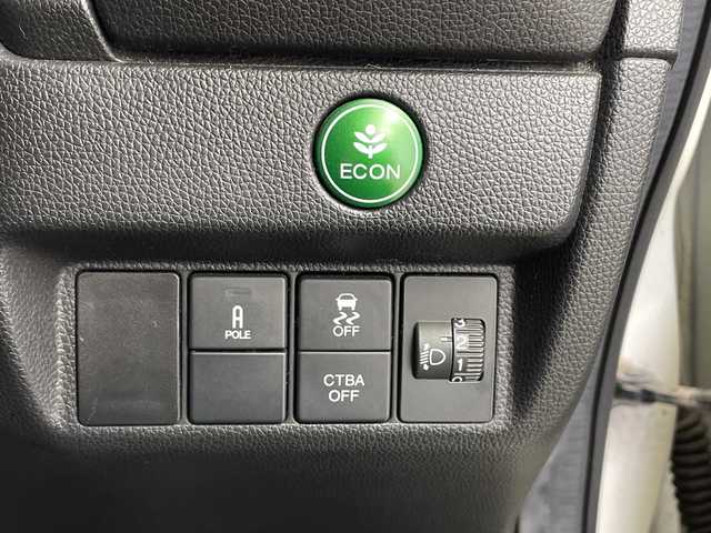 ホンダ フィット 13G Fパッケージ 鹿児島県 2013(平25)年 7万km プレミアムホワイトパール 代車申請中 落札不可/純正SDナビ/(BT/CD/DVD/FM/AM/ワンセグTV)/バックカメラ/ETC/アイドリングストップ/ステアリングスイッチ/カーテンエアバッグ/スペアキー/純正フロアマット/純正ドアバイザー/社外前方ドライブレコーダー/保証書/取扱説明書