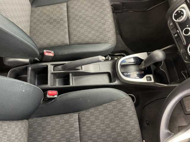 ホンダ フィット 13G Fパッケージ 鹿児島県 2013(平25)年 7万km プレミアムホワイトパール 代車申請中 落札不可/純正SDナビ/(BT/CD/DVD/FM/AM/ワンセグTV)/バックカメラ/ETC/アイドリングストップ/ステアリングスイッチ/カーテンエアバッグ/スペアキー/純正フロアマット/純正ドアバイザー/社外前方ドライブレコーダー/保証書/取扱説明書