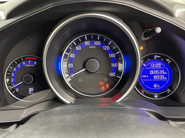 ホンダ フィット 13G Fパッケージ 鹿児島県 2013(平25)年 7万km プレミアムホワイトパール 代車申請中 落札不可/純正SDナビ/(BT/CD/DVD/FM/AM/ワンセグTV)/バックカメラ/ETC/アイドリングストップ/ステアリングスイッチ/カーテンエアバッグ/スペアキー/純正フロアマット/純正ドアバイザー/社外前方ドライブレコーダー/保証書/取扱説明書