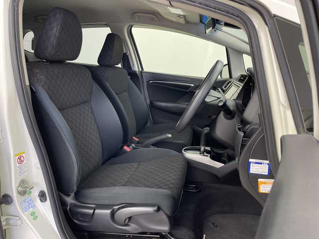 ホンダ フィット 13G Fパッケージ 鹿児島県 2013(平25)年 7万km プレミアムホワイトパール 代車申請中 落札不可/純正SDナビ/(BT/CD/DVD/FM/AM/ワンセグTV)/バックカメラ/ETC/アイドリングストップ/ステアリングスイッチ/カーテンエアバッグ/スペアキー/純正フロアマット/純正ドアバイザー/社外前方ドライブレコーダー/保証書/取扱説明書