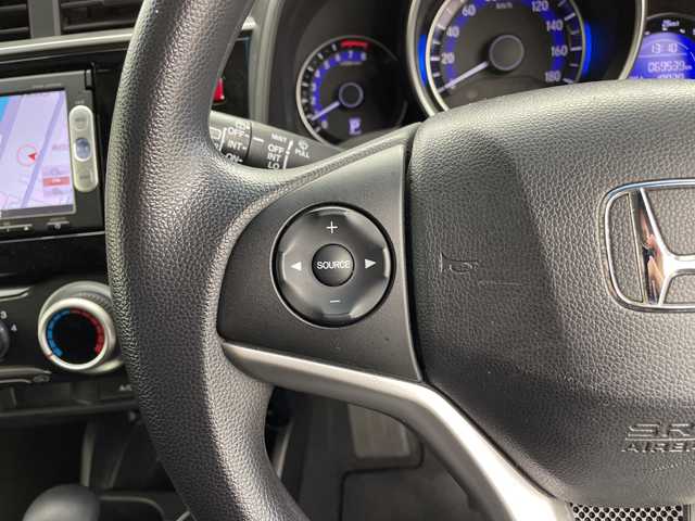 ホンダ フィット 13G Fパッケージ 千葉県 2013(平25)年 7万km プレミアムホワイトパール 純正SDナビ/(BT/CD/DVD/FM/AM/ワンセグTV)/バックカメラ/ETC/アイドリングストップ/ステアリングスイッチ/カーテンエアバッグ/スペアキー/純正フロアマット/純正ドアバイザー/社外前方ドライブレコーダー/保証書/取扱説明書