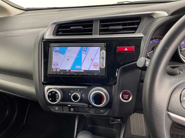 ホンダ フィット 13G Fパッケージ 千葉県 2013(平25)年 7万km プレミアムホワイトパール 純正SDナビ/(BT/CD/DVD/FM/AM/ワンセグTV)/バックカメラ/ETC/アイドリングストップ/ステアリングスイッチ/カーテンエアバッグ/スペアキー/純正フロアマット/純正ドアバイザー/社外前方ドライブレコーダー/保証書/取扱説明書