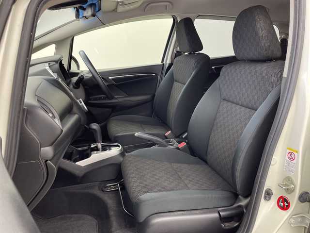 ホンダ フィット 13G Fパッケージ 千葉県 2013(平25)年 7万km プレミアムホワイトパール 純正SDナビ/(BT/CD/DVD/FM/AM/ワンセグTV)/バックカメラ/ETC/アイドリングストップ/ステアリングスイッチ/カーテンエアバッグ/スペアキー/純正フロアマット/純正ドアバイザー/社外前方ドライブレコーダー/保証書/取扱説明書