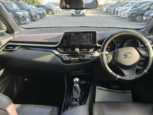 トヨタ Ｃ－ＨＲ G 沖縄県 2018(平30)年 8.7万km ホワイトパールクリスタルシャイン 社外ナビ/（ＡＭ／ＦＭ／ＣＤ／ＤＶＤ／ＢＴ）　/バックモニター　/純正１８インチアルミホイール　/衝突軽減システム　/ハーフレザーシート　/オートライト　/スマートキー　/クルコン　/プッシュスタート　/ＬＥＤヘッドライト/オートマチックハイビーム/社外フロアマット