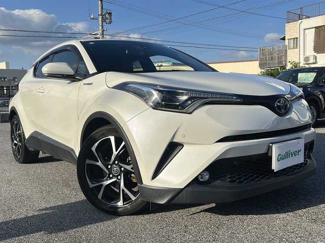 トヨタ Ｃ－ＨＲ G 沖縄県 2018(平30)年 8.7万km ホワイトパールクリスタルシャイン 社外ナビ/（ＡＭ／ＦＭ／ＣＤ／ＤＶＤ／ＢＴ）　/バックモニター　/純正１８インチアルミホイール　/衝突軽減システム　/ハーフレザーシート　/オートライト　/スマートキー　/クルコン　/プッシュスタート　/ＬＥＤヘッドライト/オートマチックハイビーム/社外フロアマット