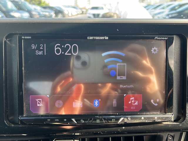 トヨタ Ｃ－ＨＲ G 沖縄県 2018(平30)年 8.7万km ホワイトパールクリスタルシャイン 社外ナビ/（ＡＭ／ＦＭ／ＣＤ／ＤＶＤ／ＢＴ）　/バックモニター　/純正１８インチアルミホイール　/衝突軽減システム　/ハーフレザーシート　/オートライト　/スマートキー　/クルコン　/プッシュスタート　/ＬＥＤヘッドライト/オートマチックハイビーム/社外フロアマット