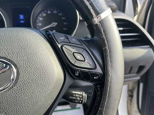 トヨタ Ｃ－ＨＲ G 沖縄県 2018(平30)年 8.7万km ホワイトパールクリスタルシャイン 社外ナビ/（ＡＭ／ＦＭ／ＣＤ／ＤＶＤ／ＢＴ）　/バックモニター　/純正１８インチアルミホイール　/衝突軽減システム　/ハーフレザーシート　/オートライト　/スマートキー　/クルコン　/プッシュスタート　/ＬＥＤヘッドライト/オートマチックハイビーム/社外フロアマット