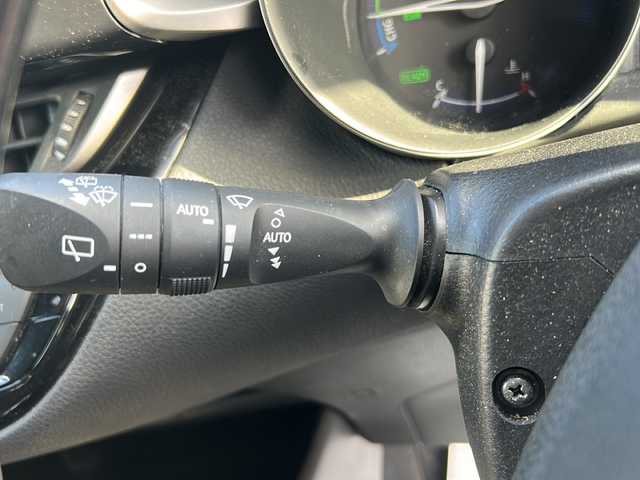 トヨタ Ｃ－ＨＲ G 沖縄県 2018(平30)年 8.7万km ホワイトパールクリスタルシャイン 社外ナビ/（ＡＭ／ＦＭ／ＣＤ／ＤＶＤ／ＢＴ）　/バックモニター　/純正１８インチアルミホイール　/衝突軽減システム　/ハーフレザーシート　/オートライト　/スマートキー　/クルコン　/プッシュスタート　/ＬＥＤヘッドライト/オートマチックハイビーム/社外フロアマット