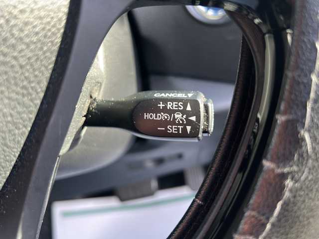 トヨタ Ｃ－ＨＲ G 沖縄県 2018(平30)年 8.7万km ホワイトパールクリスタルシャイン 社外ナビ/（ＡＭ／ＦＭ／ＣＤ／ＤＶＤ／ＢＴ）　/バックモニター　/純正１８インチアルミホイール　/衝突軽減システム　/ハーフレザーシート　/オートライト　/スマートキー　/クルコン　/プッシュスタート　/ＬＥＤヘッドライト/オートマチックハイビーム/社外フロアマット