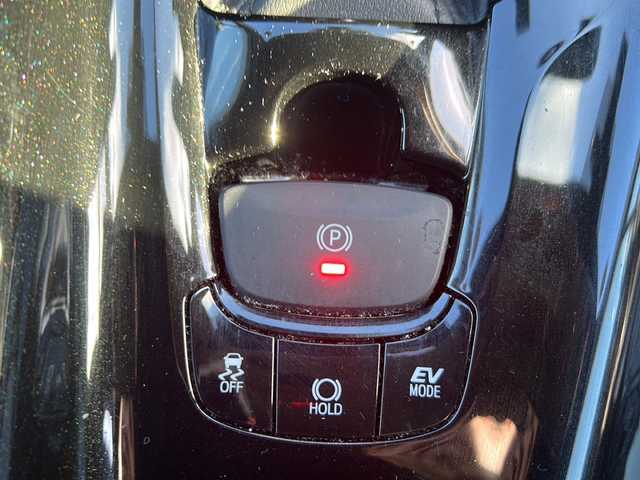 トヨタ Ｃ－ＨＲ G 沖縄県 2018(平30)年 8.7万km ホワイトパールクリスタルシャイン 社外ナビ/（ＡＭ／ＦＭ／ＣＤ／ＤＶＤ／ＢＴ）　/バックモニター　/純正１８インチアルミホイール　/衝突軽減システム　/ハーフレザーシート　/オートライト　/スマートキー　/クルコン　/プッシュスタート　/ＬＥＤヘッドライト/オートマチックハイビーム/社外フロアマット