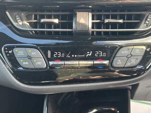 トヨタ Ｃ－ＨＲ G 沖縄県 2018(平30)年 8.7万km ホワイトパールクリスタルシャイン 社外ナビ/（ＡＭ／ＦＭ／ＣＤ／ＤＶＤ／ＢＴ）　/バックモニター　/純正１８インチアルミホイール　/衝突軽減システム　/ハーフレザーシート　/オートライト　/スマートキー　/クルコン　/プッシュスタート　/ＬＥＤヘッドライト/オートマチックハイビーム/社外フロアマット