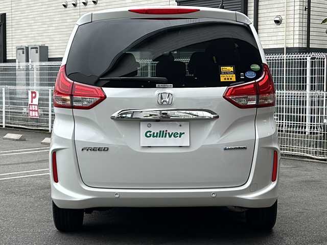 ホンダ フリード ハイブリット G ホンダセンシング 茨城県 2020(令2)年 6.7万km プラチナホワイトパール 純正ナビ/(Gathers/VXM-207VFNi)/フルセグＴＶ　ＢＴ　ＣＤ／ＤＶＤ　/純正フリップダウンモニター/前席シートヒーター　/ホンダセンシング　/レーンキープアシスト/コーナーセンサー/クルーズコントロール/オートドアミラー/アクティブコーナリングライト/LEDヘッドライト/プラズマクラスター/両側パワスラ　/バックカメラ/３列シート　/チップアップシート　　/ビルトインＥＴＣ/保証書/取扱説明書/点検記録簿