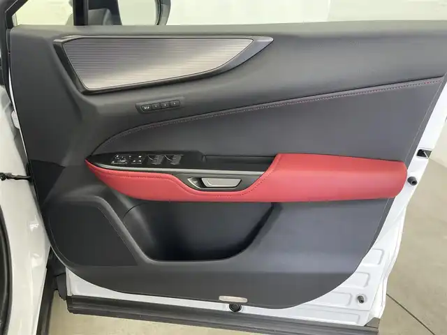 レクサス ＮＸ 350h Fスポーツ 富山県 2022(令4)年 2万km ホワイトノーヴァガラスフレーク 4WD/純正14型ナビ（AM/FM/CD/DVD/USB/BT）/フルセグTV/パノラミックビューモニター/サンルーフ/ヘッドアップディスプレイ/プリクラッシュセーフティ/レーダークルーズコントロール/レーンディパーチャーアラート/ブラインドスポットモニター/オートマチックハイビーム/LEDヘッドライト/本革シート/前席温熱＋ベンチレーションシート/置くだけ充電/パドルシフト/純正20インチAW/スマートキー/プッシュスタート/社外フロアマット/取扱説明書/保証書