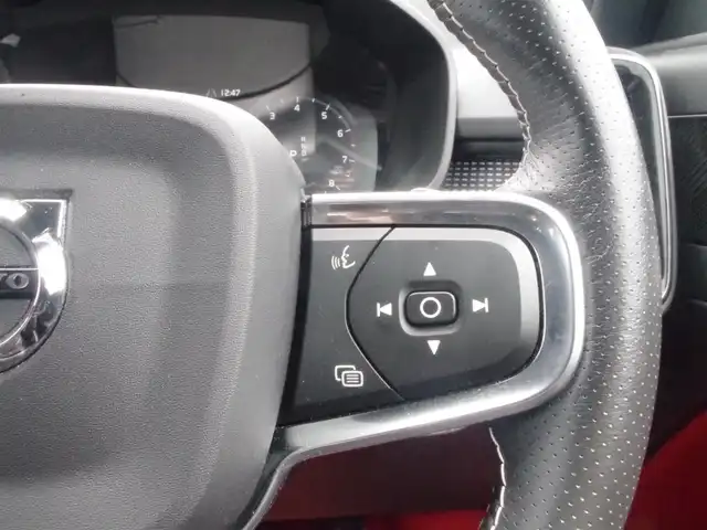 ボルボ ＸＣ４０ T4 AWD Rデザイン 岩手県 2020(令2)年 3.7万km 黒 インテリセーフ /LKA/BLIS/CTA/ACC/純正HDDナビ/フルセグTV/全方位カメラ/パークアシスト/パノラマSR/ハーマンカードン /ハーフレザー /パワーシート/シートヒーター/パワーテールゲート/LEDライト/ETC/ドラレコ